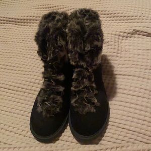 Beautiful Universal Thread comfy chic boots!